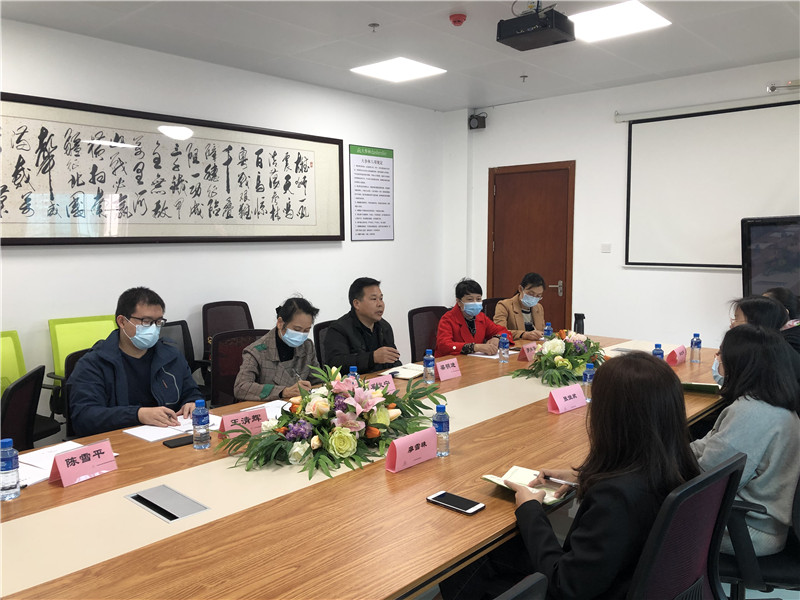1.梁明进副院长与茂名大参林人事经理张佳欣进行调研交流.jpg