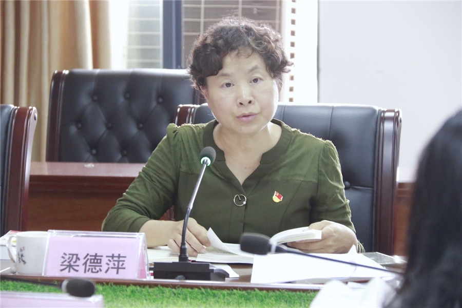 学院党委副书记、院长梁德萍领学.jpg