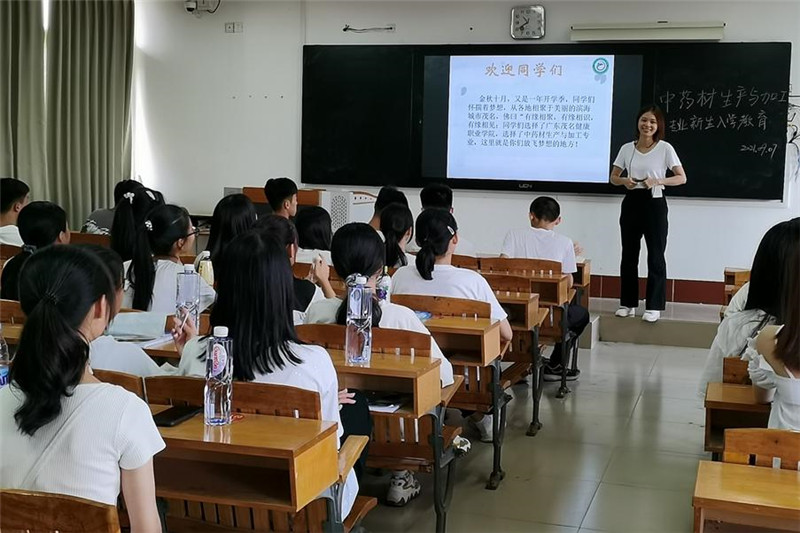 邓彩云老师.jpg