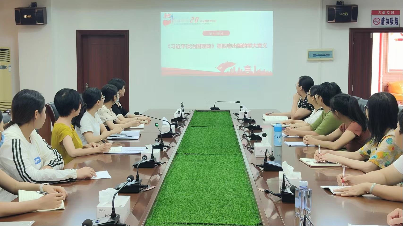 1664415884183909.png 图为黎桂仙讲党课.png