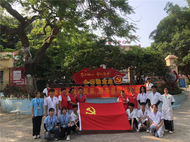 图11为临床医学系师生在陈村镇渔业村开展义诊活动合影.jpg