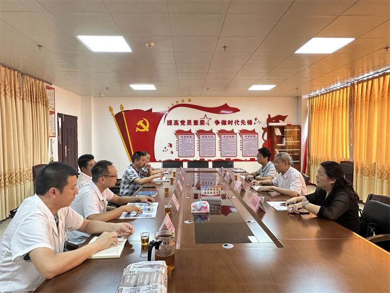 5-高州市谢鸡镇卫生院调研.jpg