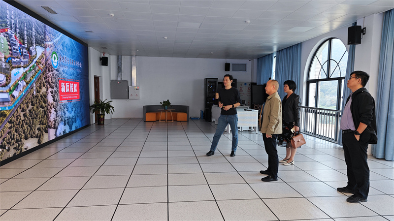 调研团参观肇庆医专信息化中心.jpg