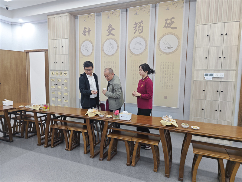 调研团参观惠卫职院中医药文化科普教育基地.jpg