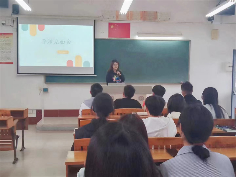 万丹婷.jpg