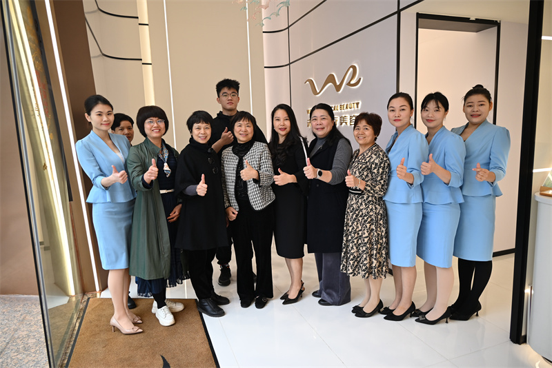 图4.未来医美合影.jpg