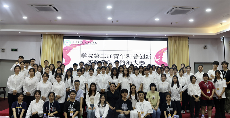 图为比赛评委与参赛选手及工作人员合照.jpg