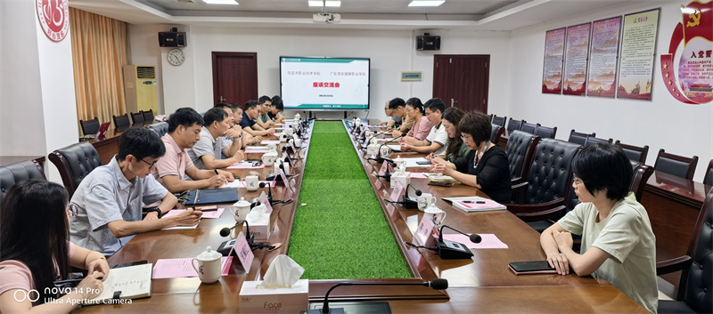 图为开展交流座谈会现场.jpg