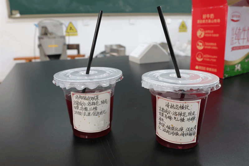 1752929724391383.png 图为营员制作的洛神陈皮赋茶.png