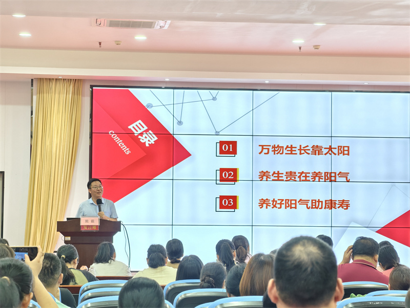 1720489282811734.jpg 图为学院副院长熊霸授课 (2).jpg
