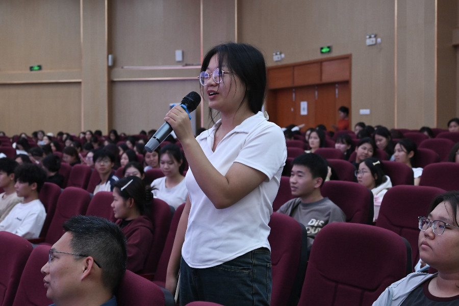 1743646016492747.jpg 学生回答.jpg