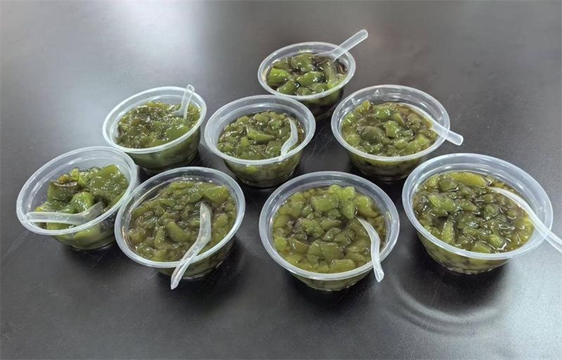 1752639287731306.jpg 图为科创营营员制作的凉粉.jpg