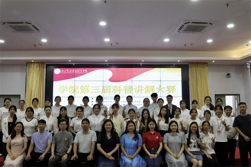 1746608629694720.jpg 图为全体人员合影.jpg