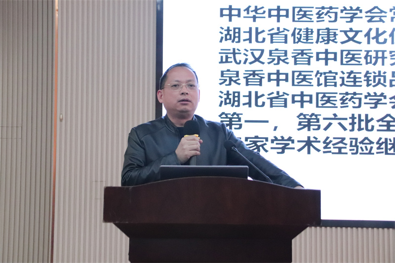 1767949013588023.jpg 刘亚就讲座.jpg