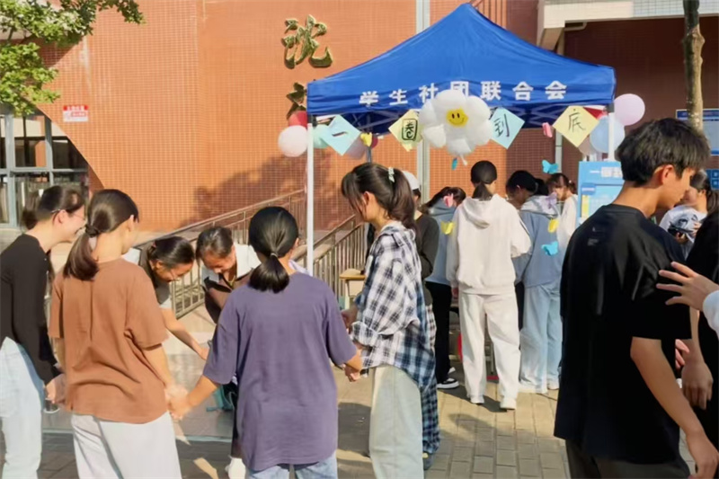 1733800297546228.jpg 图为一圈到底游戏.jpg