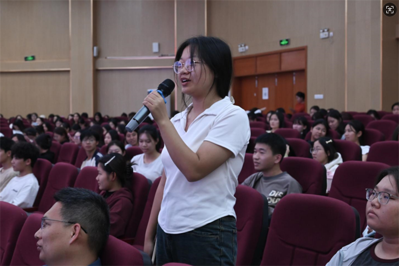 1732265000263438.png 学生回答.png