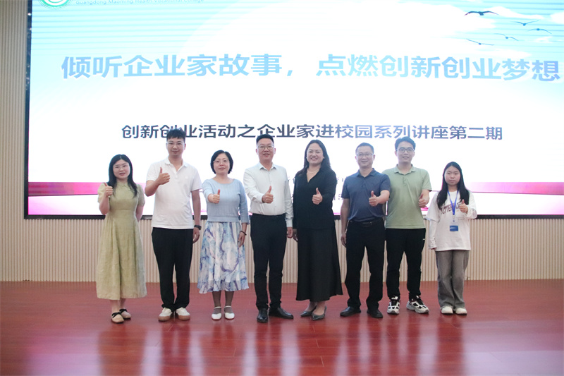 1744791692952175.jpg 合影留念.jpg