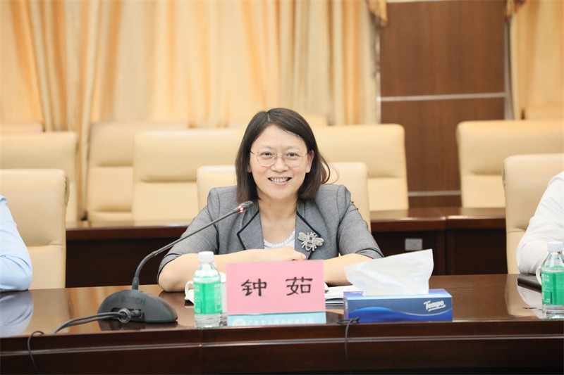 1744622013263678.jpg 广食药交流学习现场钟茹讲话.jpg